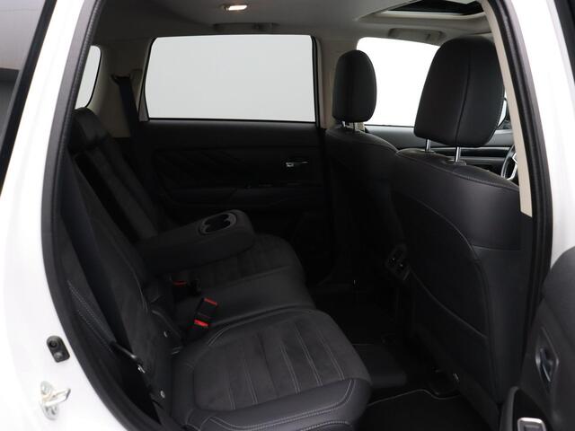 Mitsubishi OUTLANDER 2.4 PHEV Intense+ | Stoel & Stuur verwarming | Open dak | Trekhaak |