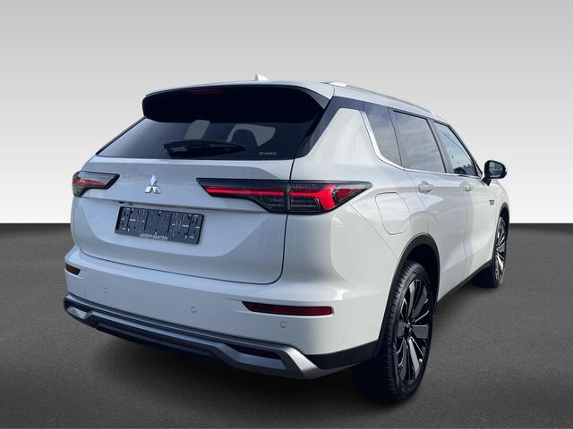 Mitsubishi OUTLANDER 2.4 PHEV First Edition Tot ¤ 4.000,- VOORDEEL!