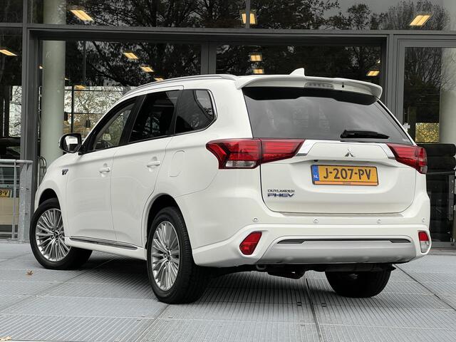 Mitsubishi OUTLANDER 2.4 PHEV Intense+ | Navigatie | Carplay/Android | Elektrisch Glazen schuif-/kanteldak |