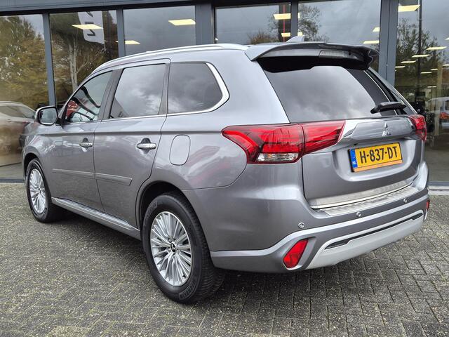 Mitsubishi OUTLANDER 2.4 PHEV Instyle | Schuif kanteldak | Navigatie |