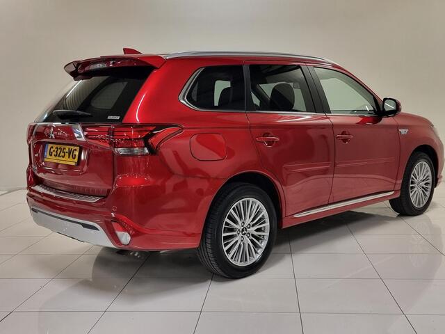 Mitsubishi OUTLANDER 2.4 PHEV Intense+ | Trekhaak | Open dak | Elektrische achterklep |