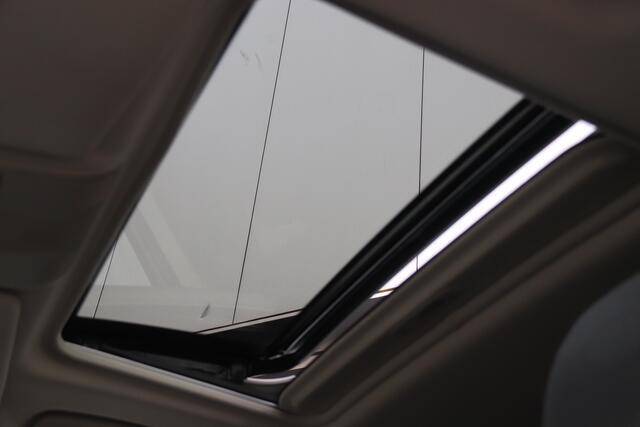 Mitsubishi OUTLANDER 2.4 PHEV Intense+ Stoel/Stuurverwarmd, Schuifdak, Trekhaak