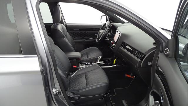 Mitsubishi OUTLANDER 2.4 PHEV Instyle Leder Schuifdak 1e Eig. NL auto ACC, Trekhaak, Privacy glas, keyless entry en start, leder bekleding, powersound syst, elec verstelbare stoel, stuurverw, park ass, 360 camera, cruisecamera achter, schakel paddles