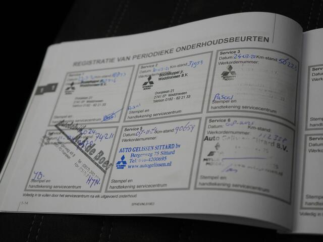 Mitsubishi OUTLANDER 2.4 Intense+ Plug In Hybrid 225pk Dealer O.H. PHEV | Trekhaak Afneembaar | Schuif-/Kanteldak | Camera | Sportstoelen & Stuur Verwarmd | LED Koplampen | Keyless | Apple Carplay | Blis | DAB |