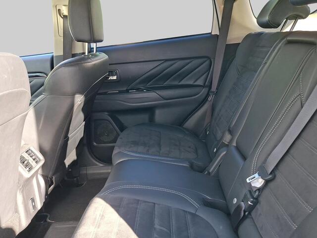 Mitsubishi OUTLANDER 2.4 PHEV Intense+ schuifdak | trekhaak | elektrische achterklep