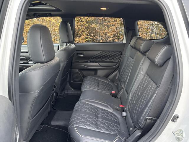 Mitsubishi OUTLANDER 2.4 PHEV Intense+ | Trekhaak | Leder |