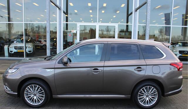 Mitsubishi OUTLANDER 2.4 PHEV Intense+ | Schuif/kantel dak | Achteruitrij camera | trekhaak |