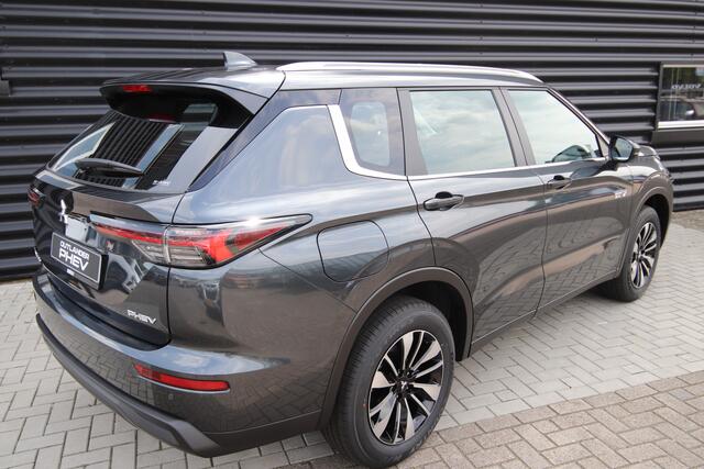 Mitsubishi OUTLANDER 2.4 PHEV Pure Rijklaarprijs nu ¤ 49.449,- Nieuw! Uit voorraad leverbaar & tijdelijk ¤ 4.000,- korting!