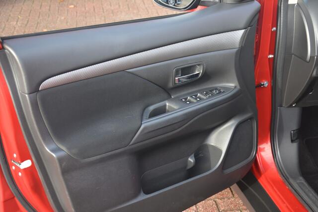Mitsubishi OUTLANDER 2.0 Connect Pro | Cruise-control | Stuur+Stoelverwarming | Clima | 360 camera | NL auto!! |