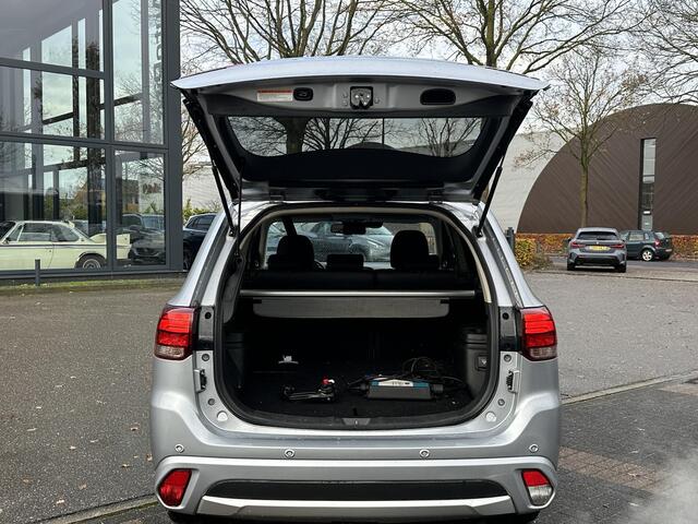 Mitsubishi OUTLANDER 2.0 PHEV Prestige+ VEEL OPTIES!| ELEK. STOEL| ELEK. ACHTERKLEP| STOEL/STUURVERWARMING | AFNEEMBARE TREKHAAK | PANO DAK | ACHTERUITRIJ CAMERA |