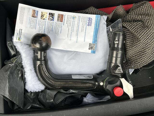 Mitsubishi OUTLANDER 2.0 PHEV Prestige+ VEEL OPTIES!| ELEK. STOEL| ELEK. ACHTERKLEP| STOEL/STUURVERWARMING | AFNEEMBARE TREKHAAK | PANO DAK | ACHTERUITRIJ CAMERA |