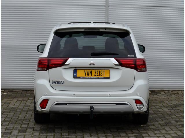 Mitsubishi OUTLANDER PHEV 2.4 INSTYLE 4WD | PLUG IN HYBRID | V2G | FULL OPTIONS | ADAPTIEF CRUISE | SCHUIFDAK | VERLAAGD | TREKHAAK 1500KG | SPORTPAKKET | ALL IN RIJKLAARPRIJS