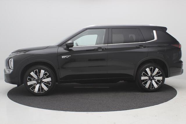 Mitsubishi OUTLANDER 2.4 PHEV Instyle+ / ¤6.000,- Voordeel Op Nieuwprijs / Prijs is rijklaar / Nieuw Model 2025 / Elektrische Range 86 KM WLTP / 1600KG Trekgewicht / 8 Jaar Fabrieksgarantie / Full Option /