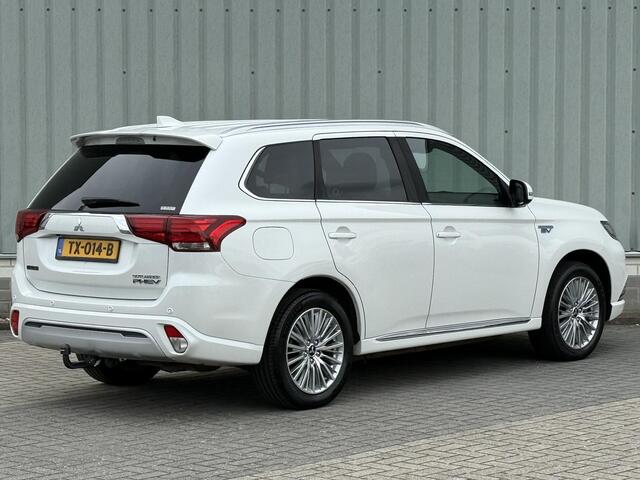 Mitsubishi OUTLANDER 2.4 PHEV Instyle / Full Options! / Dealer Onderhouden / Trekhaak 1.500 KG Trekgewicht / Schuif- & Kanteldak / Lederen Bekelding / Stoel- & Stuurverwarmng / Adaptieve Cruise Control / Climate Control / Fabrieksgarantie t/m 07-12-2026 /