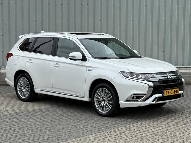 Mitsubishi OUTLANDER 2.4 PHEV Instyle / Full Options! / Dealer Onderhouden / Trekhaak 1.500 KG Trekgewicht / Schuif- & Kanteldak / Lederen Bekelding / Stoel- & Stuurverwarmng / Adaptieve Cruise Control / Climate Control / Fabrieksgarantie t/m 07-12-2026 /