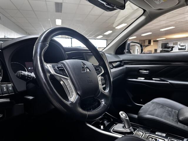 Mitsubishi OUTLANDER 2.4 PHEV Intense+/ DEALER ONDERHOUDEN!/ Trekhaak/ Camera/ LED Koplampen/ Lane-Assist./ Apple + Android/ Adaptive Cruise/ Half-Leder/ 18'' LMV/ Keyless/ DAB+/ Stoelverw./ PDC V+A/ Extra getint glas.