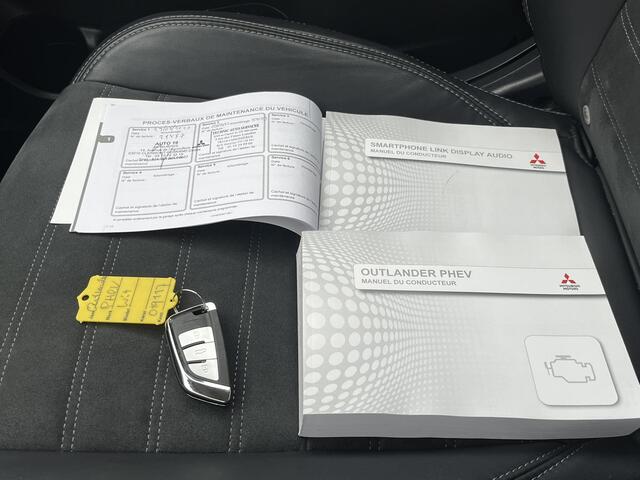 Mitsubishi OUTLANDER 2.4 PHEV Automaat Intense / 1500 kg trekgewicht / Plug-in / Keyless / Apple carplay & Android auto / Climate control / Cruise control