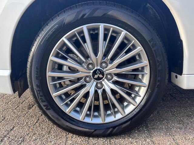 Mitsubishi OUTLANDER 2.4 PHEV Pure+ / Stoelverwarming! / S-AWC