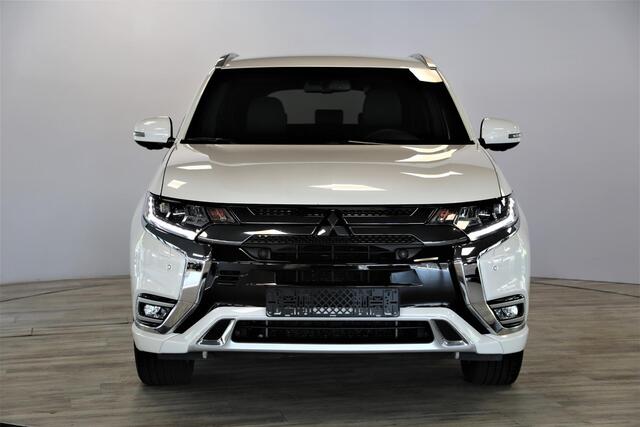 Mitsubishi OUTLANDER 2.4 PHEV Instyle | Schuif- opendak | Leer | Apple Carplay