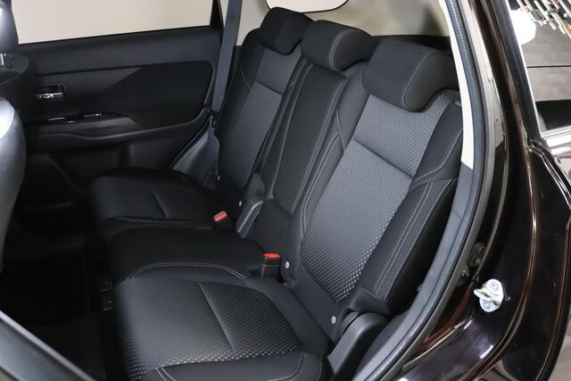 Mitsubishi OUTLANDER 2.4 PHEV Pure+ Trekhaak, Navigatie, Cruise Control, Stoelverwarming, Apple CarPlay/Android Auto