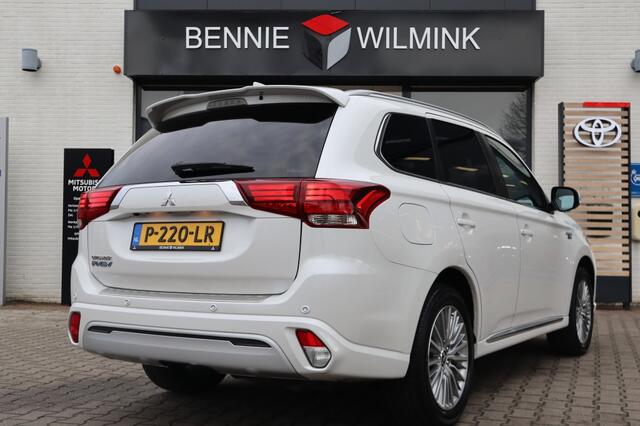 Mitsubishi OUTLANDER 2.4 PHEV Instyle AdaptiveCruise/Leder/Apple/Android/Trekhaak