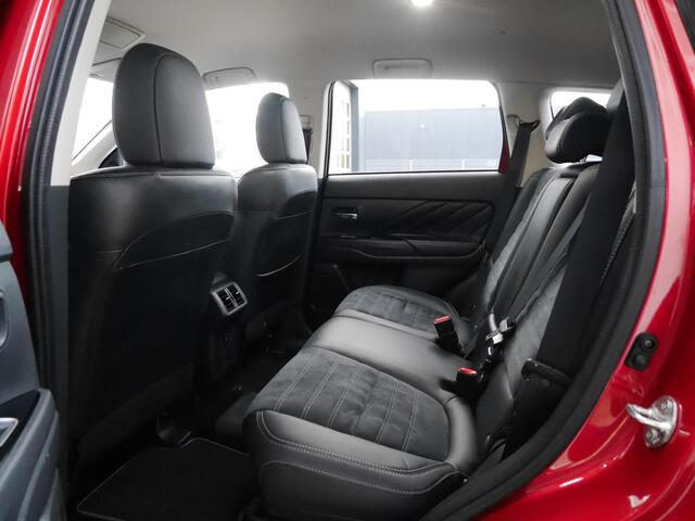 Mitsubishi OUTLANDER 2.4 PHEV Intense S | Stoelverwarming | Led verlichting | Plugin Hybrid | Cruise control | Climate control | Keyless entry en start | Regensensor