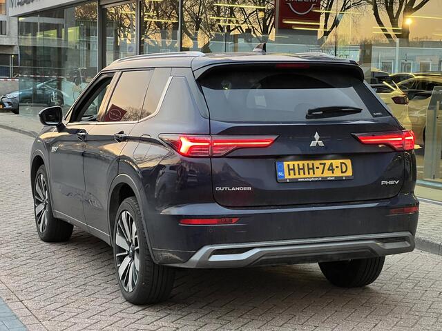 Mitsubishi OUTLANDER 2.4 PHEV Instyle | Panoramadak | Leder | Stoelverwarming- en verkoeling