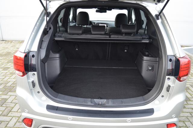 Mitsubishi OUTLANDER PHEV 2.4 INSTYLE 4WD | PLUG IN HYBRID | V2G | FULL OPTIONS | SCHUIFDAK | ADAPTIEF CRUISE | TREKHAAK 1500KG | FABRIEKSGARANTIE TOT 09-2029* | ALL IN RIJKLAARPRIJS