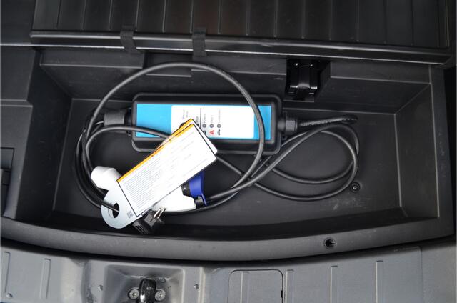 Mitsubishi OUTLANDER PHEV 2.4 INSTYLE 4WD | PLUG IN HYBRID | V2G | FULL OPTIONS | SCHUIFDAK | ADAPTIEF CRUISE | TREKHAAK 1500KG | FABRIEKSGARANTIE TOT 09-2029* | ALL IN RIJKLAARPRIJS