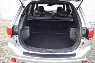 mitsubishi-outlander-phev-2.4-insty