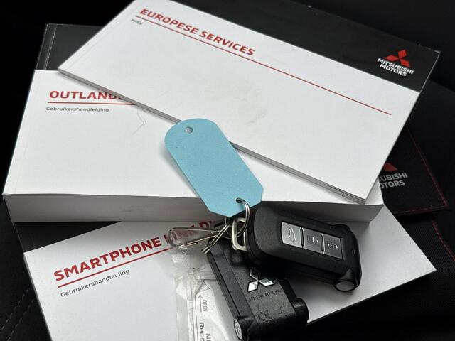 Mitsubishi OUTLANDER 2.4 PHEV Intense+ / Origineel Nederlands geleverd / Dealer onderhouden / 360 Camera / Navigatie / Apple CarPlay/Android Auto / Full LED / Schuif/Kanteldak / Dealer onderhouden / Stoel/-Stuurverwarming /