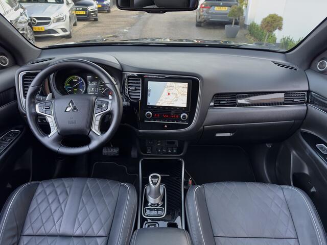 Mitsubishi OUTLANDER 2.4 PHEV INSTYLE PANODAK DESIGNO-LEDER NAVI CAMERA APPLE-CARPLAY LED LMV PDC