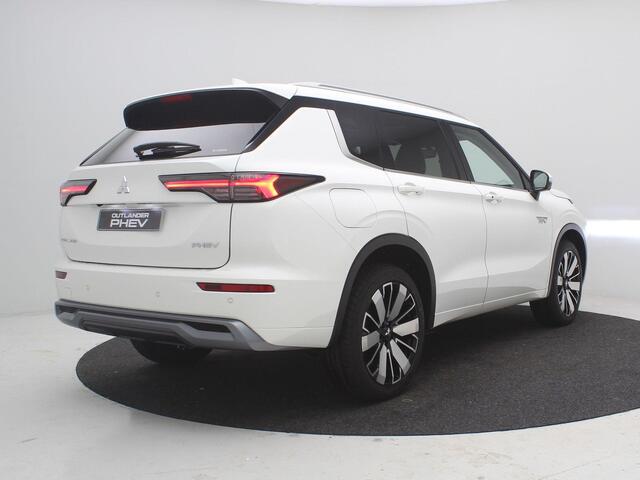 Mitsubishi OUTLANDER 2.4 PHEV Instyle / ¤6.000,- Voordeel Op Nieuwprijs / Prijs is rijklaar / Nieuw Model 2025 / Elektrische Range 86 KM WLTP / 1600KG Trekgewicht / 8 Jaar Fabrieksgarantie /