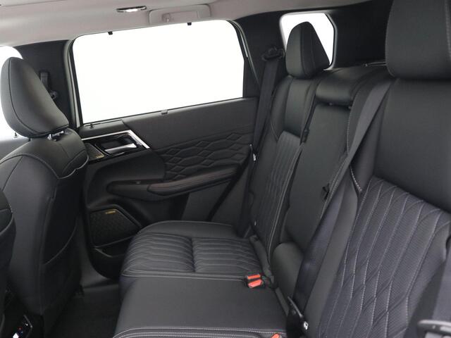 Mitsubishi OUTLANDER 2.4 PHEV Instyle / ¤6.000,- Voordeel Op Nieuwprijs / Prijs is rijklaar / Nieuw Model 2025 / Elektrische Range 86 KM WLTP / 1600KG Trekgewicht / 8 Jaar Fabrieksgarantie /