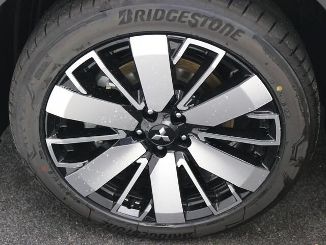 Mitsubishi OUTLANDER 2.4 PHEV Instyle / ¤6.000,- Voordeel Op Nieuwprijs / Prijs is rijklaar / Nieuw Model 2025 / Elektrische Range 86 KM WLTP / 1600KG Trekgewicht / 8 Jaar Fabrieksgarantie /