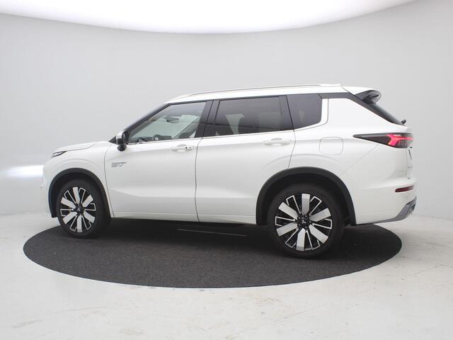 Mitsubishi OUTLANDER 2.4 PHEV Instyle / ¤6.000,- Voordeel Op Nieuwprijs / Prijs is rijklaar / Nieuw Model 2025 / Elektrische Range 86 KM WLTP / 1600KG Trekgewicht / 8 Jaar Fabrieksgarantie /