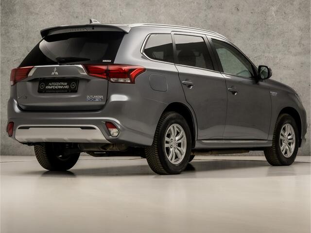Mitsubishi OUTLANDER 2.0 PHEV X-Line 203pk Automaat (CAMERA, DAB+, ALCANTARA/LEER, SPORTSTOELEN, STOELVERWARMING, BLUETOOTH, GETINT GLAS, XENON, NIEUWSTAAT)