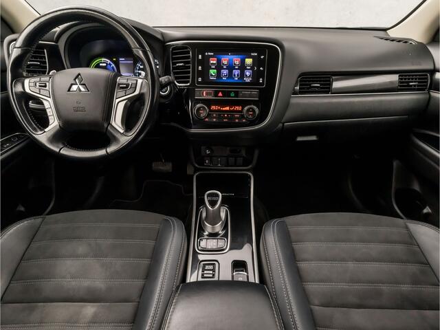 Mitsubishi OUTLANDER 2.0 PHEV X-Line 203pk Automaat (CAMERA, DAB+, ALCANTARA/LEER, SPORTSTOELEN, STOELVERWARMING, BLUETOOTH, GETINT GLAS, XENON, NIEUWSTAAT)