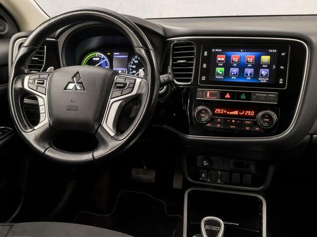 Mitsubishi OUTLANDER 2.0 PHEV X-Line 203pk Automaat (CAMERA, DAB+, ALCANTARA/LEER, SPORTSTOELEN, STOELVERWARMING, BLUETOOTH, GETINT GLAS, XENON, NIEUWSTAAT)