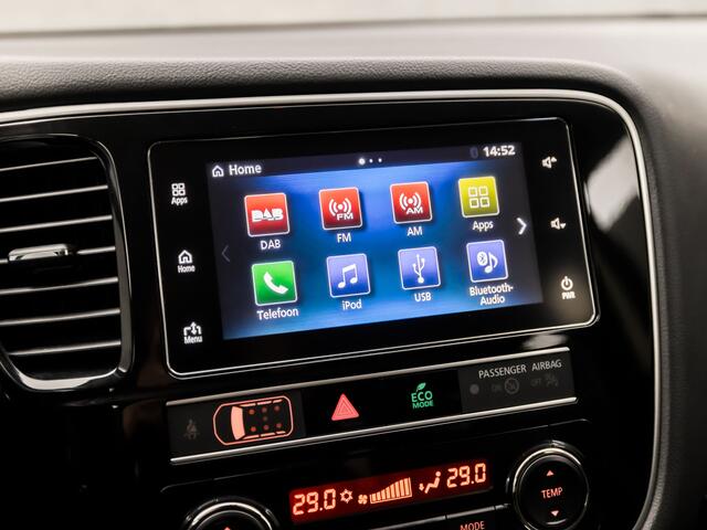 Mitsubishi OUTLANDER 2.0 PHEV X-Line 203pk Automaat (CAMERA, DAB+, ALCANTARA/LEER, SPORTSTOELEN, STOELVERWARMING, BLUETOOTH, GETINT GLAS, XENON, NIEUWSTAAT)