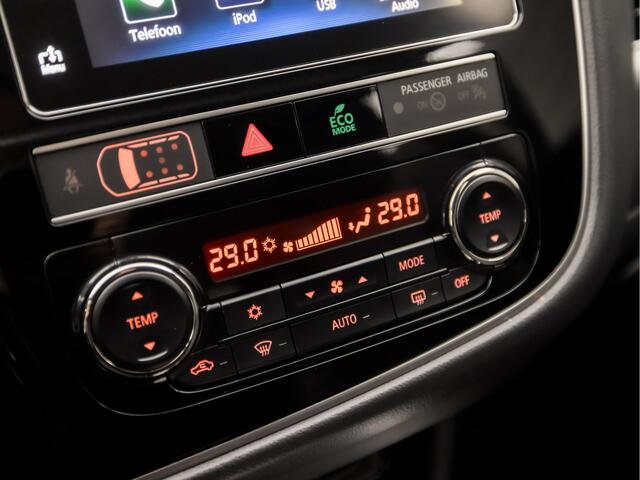 Mitsubishi OUTLANDER 2.0 PHEV X-Line 203pk Automaat (CAMERA, DAB+, ALCANTARA/LEER, SPORTSTOELEN, STOELVERWARMING, BLUETOOTH, GETINT GLAS, XENON, NIEUWSTAAT)