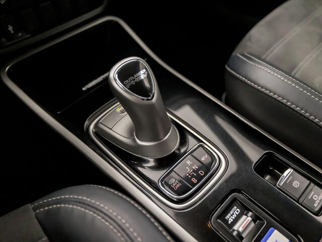 Mitsubishi OUTLANDER 2.0 PHEV X-Line 203pk Automaat (CAMERA, DAB+, ALCANTARA/LEER, SPORTSTOELEN, STOELVERWARMING, BLUETOOTH, GETINT GLAS, XENON, NIEUWSTAAT)