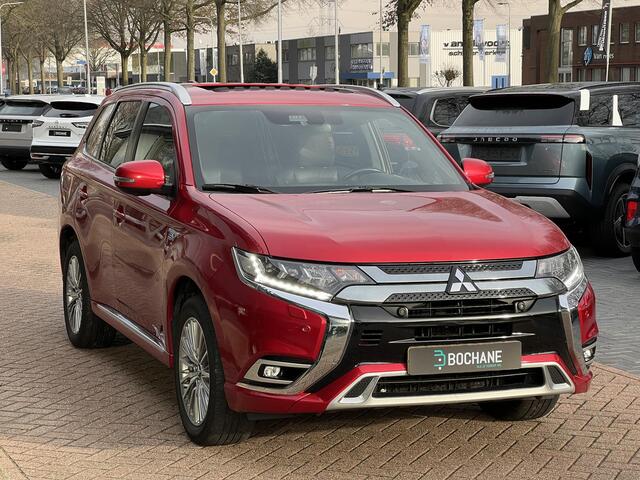 Mitsubishi OUTLANDER 2.4 PHEV Instyle | Schuifkanteldak | Leder | Elektrische achterklep | Trekhaak | FABRIEKSGARANTIE TOT 11-2028!