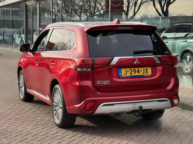 Mitsubishi OUTLANDER 2.4 PHEV Instyle | Schuifkanteldak | Leder | Elektrische achterklep | Trekhaak | FABRIEKSGARANTIE TOT 11-2028!