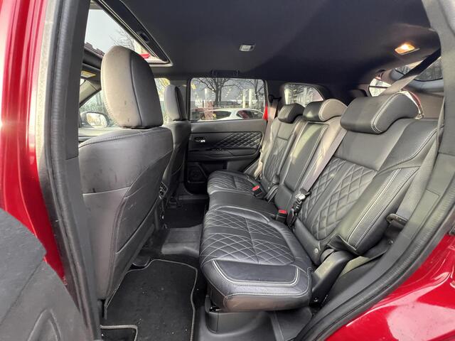 Mitsubishi OUTLANDER 2.4 PHEV Instyle | Schuifkanteldak | Leder | Elektrische achterklep | Trekhaak | FABRIEKSGARANTIE TOT 11-2028!