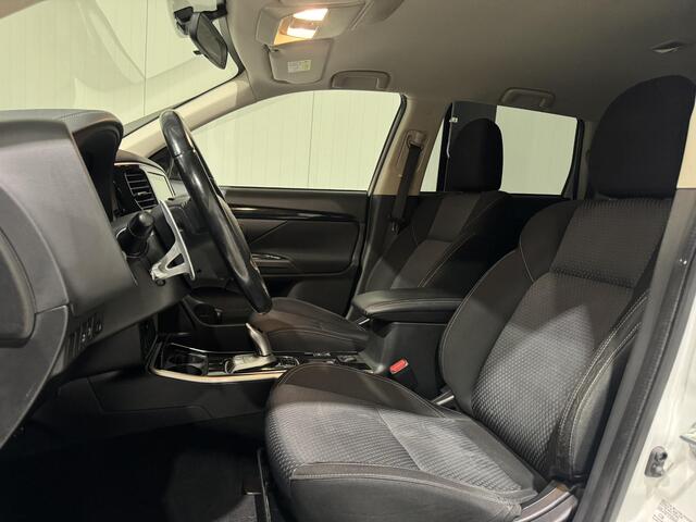 Mitsubishi OUTLANDER 2.4 PHEV Pure Aut. | carplay | trekhaak | climate-control |