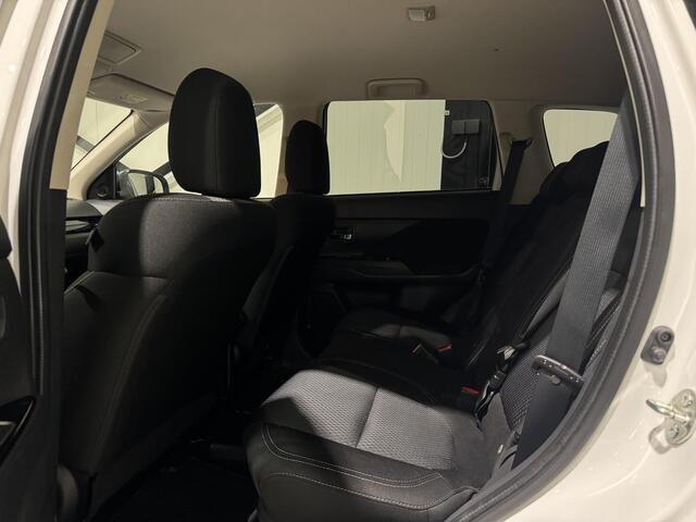 Mitsubishi OUTLANDER 2.4 PHEV Pure Aut. | carplay | trekhaak | climate-control |