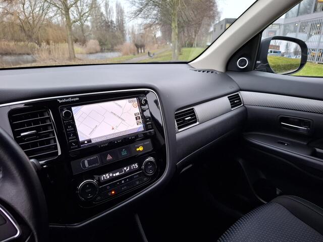 Mitsubishi OUTLANDER 2.0 Executive Edition 7-Persoons | Trekhaak 1600KG