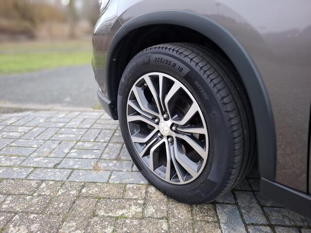 Mitsubishi OUTLANDER 2.0 Executive Edition 7-Persoons | Trekhaak 1600KG