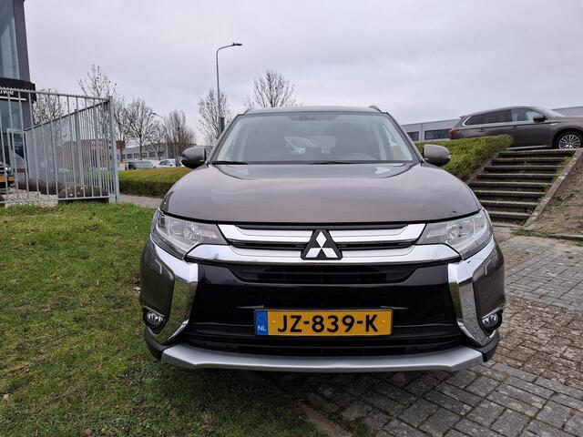 Mitsubishi OUTLANDER 2.0 Executive Edition 7-Persoons | Trekhaak 1600KG
